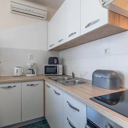 Apartmán Charmantes Mit Privatem Balkon, Klima, Grill, Wifi, Nur Wenige Minuten Zum