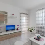 Charmantes Mit Privatem Balkon, Klima, Grill, Wifi, Nur Wenige Minuten Zum * ポレッチ