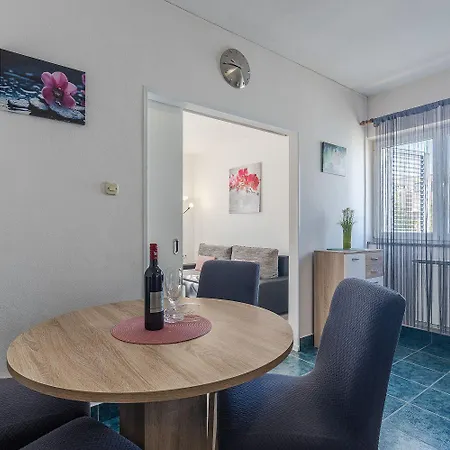 Charmantes Mit Privatem Balkon, Klima, Grill, Wifi, Nur Wenige Minuten Zum Apartment