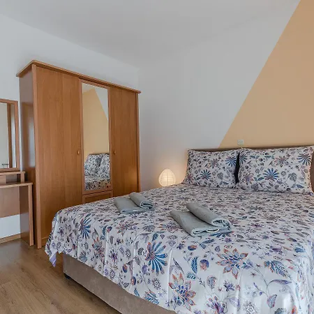Charmantes Mit Privatem Balkon, Klima, Grill, Wifi, Nur Wenige Minuten Zum アパート