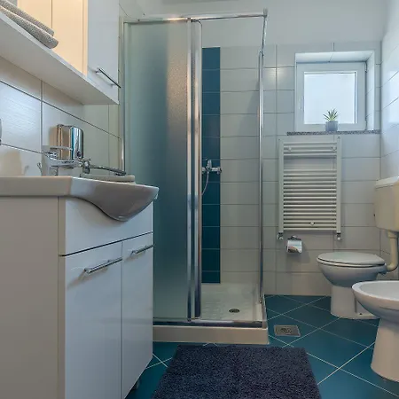 아파트 Charmantes Mit Privatem Balkon, Klima, Grill, Wifi, Nur Wenige Minuten Zum